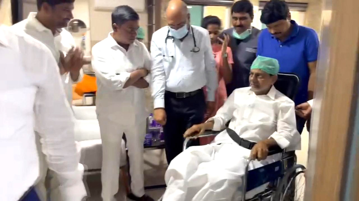 Former Telangana CM KCR Discharged From Hospital Pics - Sakshi11