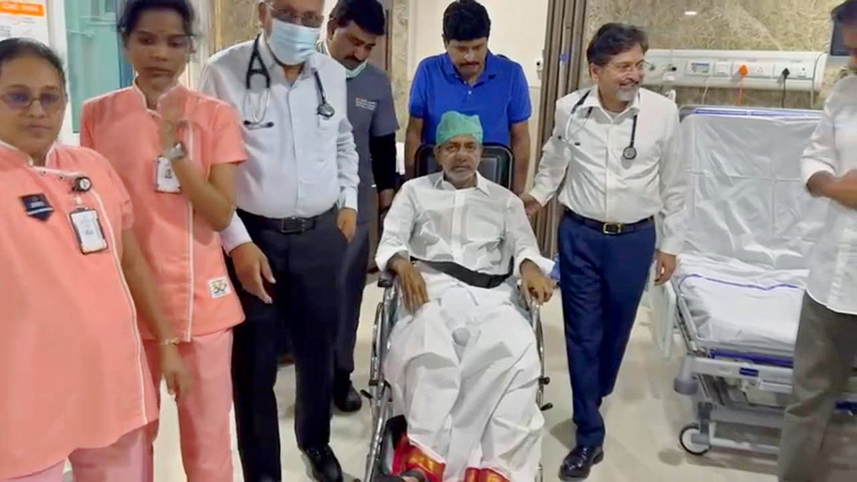 Former Telangana CM KCR Discharged From Hospital Pics - Sakshi12