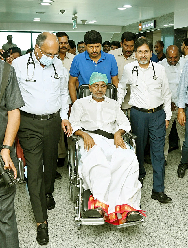 Former Telangana CM KCR Discharged From Hospital Pics - Sakshi6