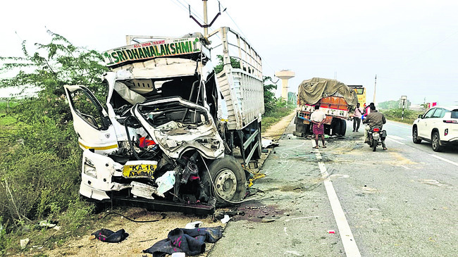 నుజ్జునుజ్జైన లారీ1