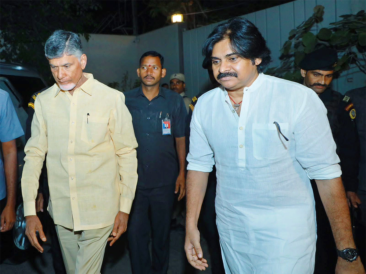 TDP chief Chandrababu Naidu meets JSP president Pawan Kalyan in Hyderabad - Sakshi5