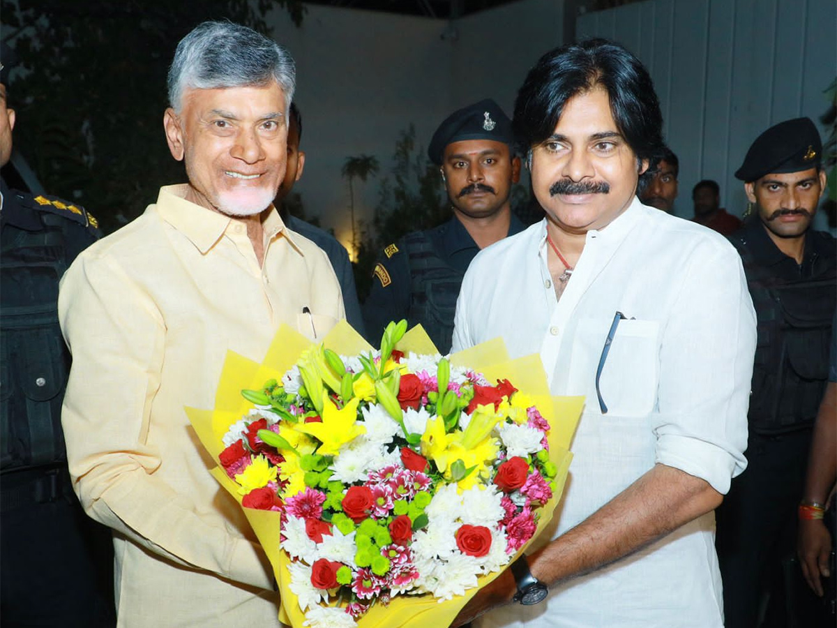 TDP chief Chandrababu Naidu meets JSP president Pawan Kalyan in Hyderabad - Sakshi9