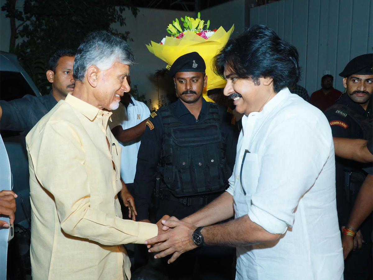 TDP chief Chandrababu Naidu meets JSP president Pawan Kalyan in Hyderabad - Sakshi10