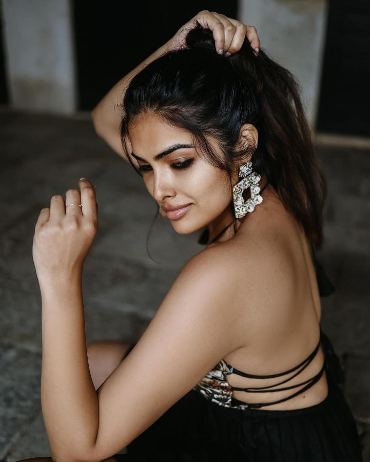 Divi Vadthya Stuns In Black Dress Photos  - Sakshi6