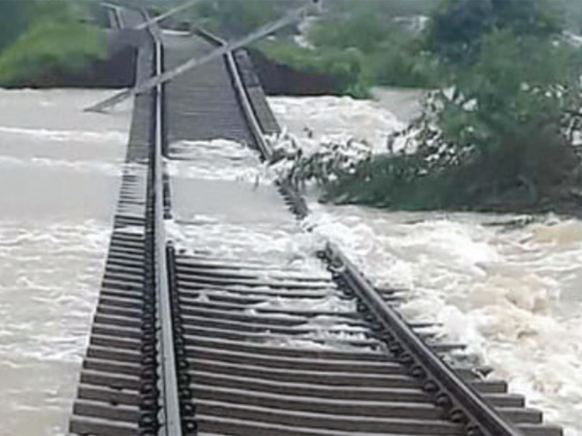 Heavy rains predicted in Tamil Nadu Pics - Sakshi13