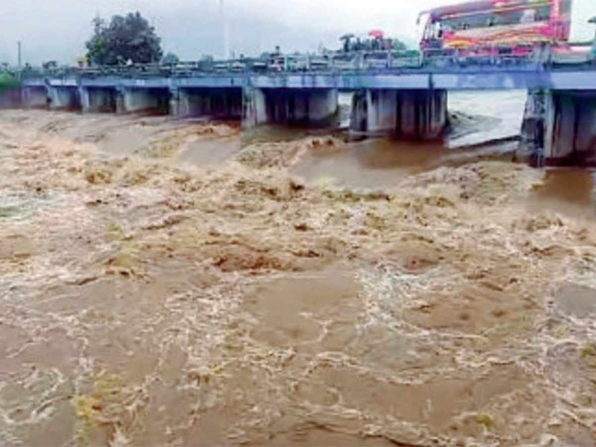 Heavy rains predicted in Tamil Nadu Pics - Sakshi15