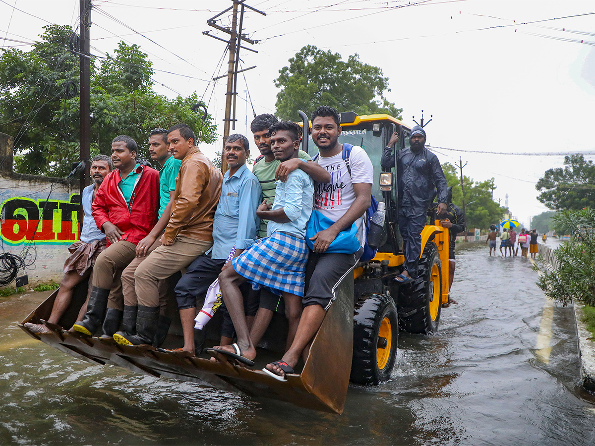 Heavy rains predicted in Tamil Nadu Pics - Sakshi24