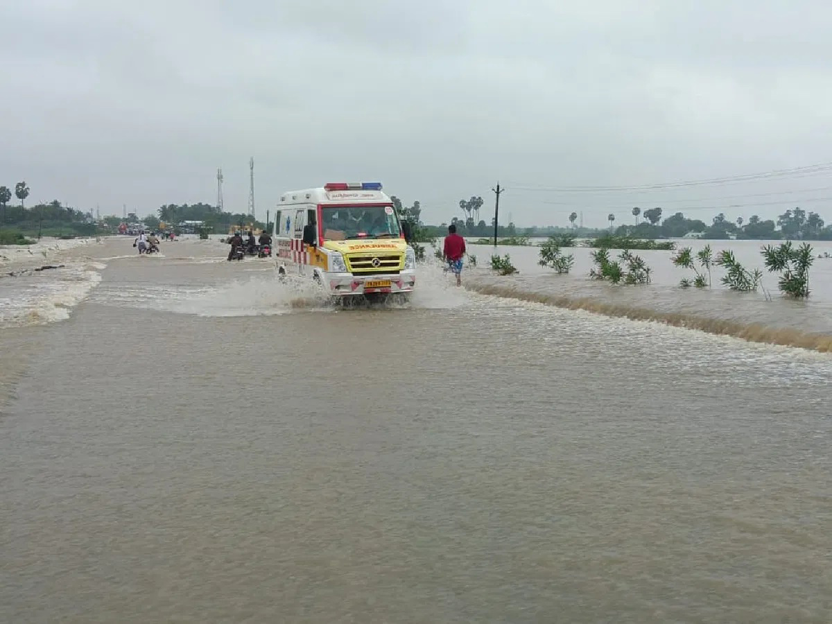 Heavy rains predicted in Tamil Nadu Pics - Sakshi25