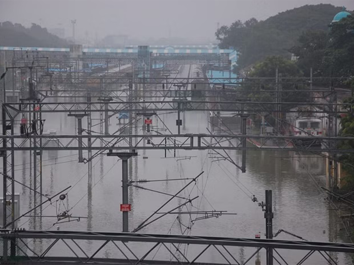 Heavy rains predicted in Tamil Nadu Pics - Sakshi32