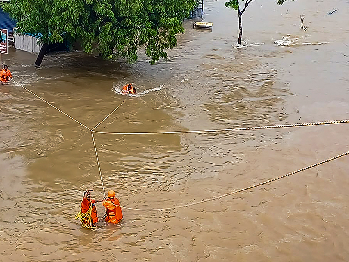 Heavy rains predicted in Tamil Nadu Pics - Sakshi5