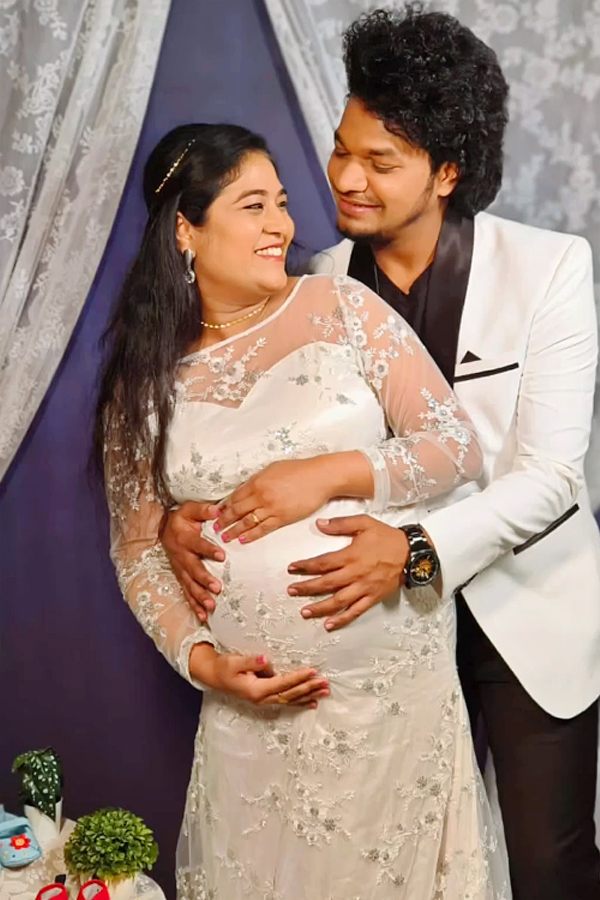 Mukku Avinash Wife Anuja Baby Bump Photos - Sakshi13