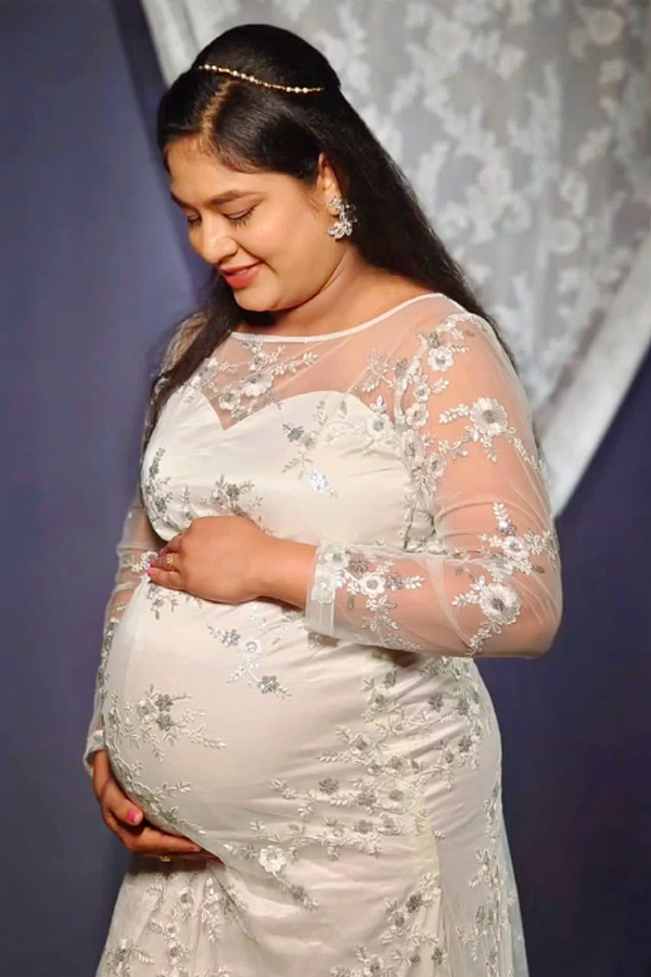 Mukku Avinash Wife Anuja Baby Bump Photos - Sakshi14