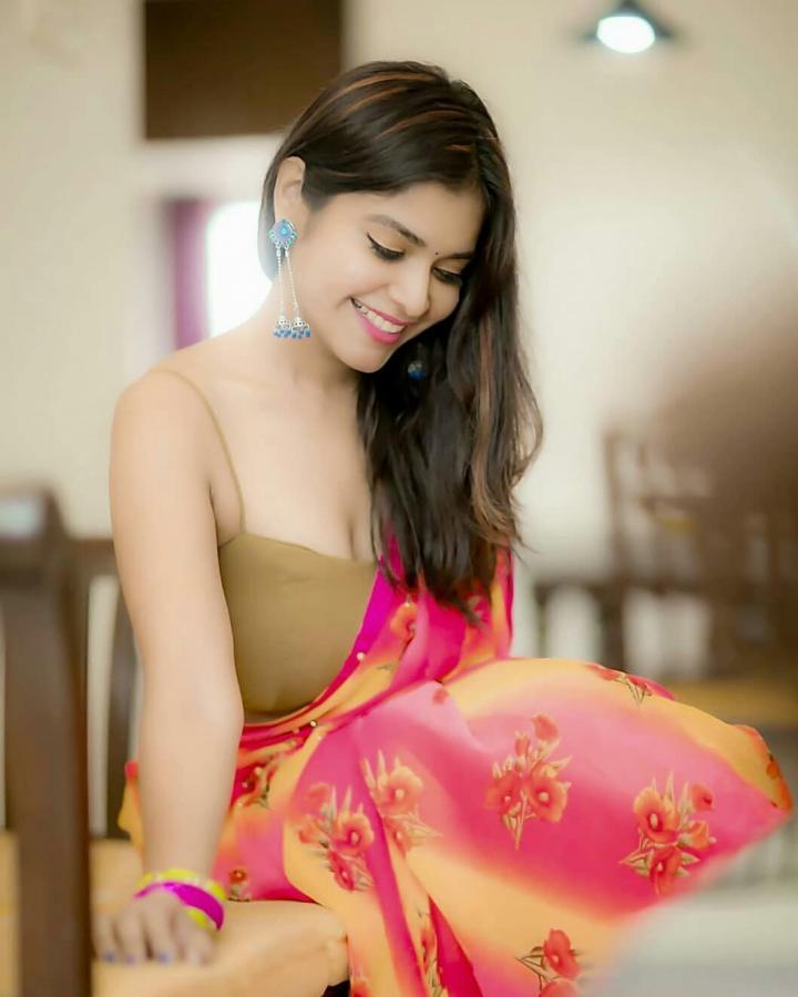 Dharsha Gupta Adorable Saree Glamour Photos - Sakshi4