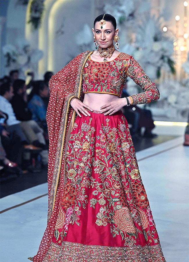 fashion show of Bridal Couture Week in Lahore photos - Sakshi39