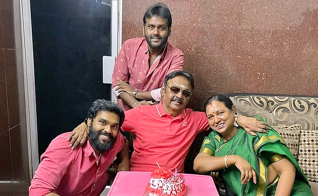 Captain Vijayakanth Family Photos With Wife And Son Photos - Sakshi9