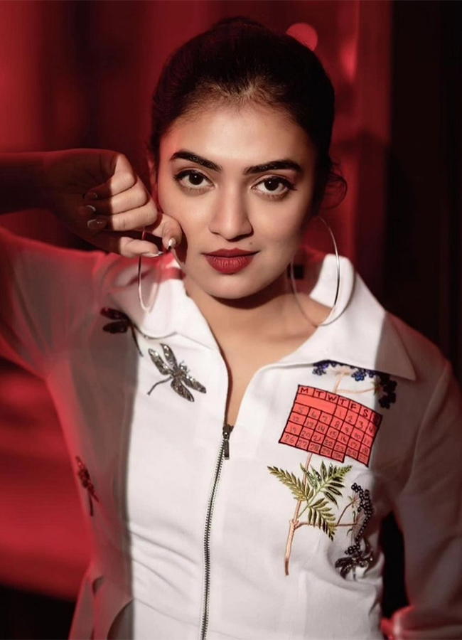 Actress Nazriya Nazim HD Pics - Sakshi18