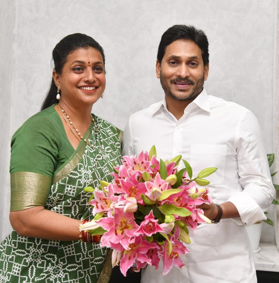 CM YS Jagan Video Conference on Adudham Andhra Program Photos - Sakshi3