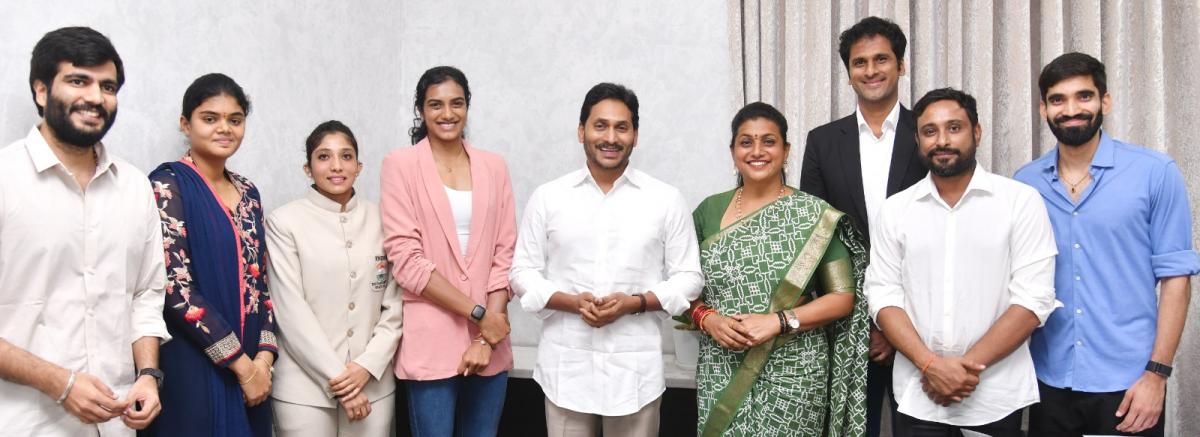 CM YS Jagan Video Conference on Adudham Andhra Program Photos - Sakshi5