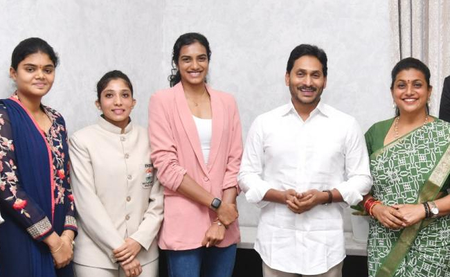 CM YS Jagan Video Conference on Adudham Andhra Program Photos - Sakshi1