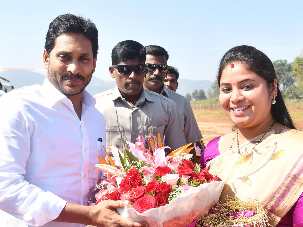 AP CM YS Jagan Distributes Free TABS to 8th class Students Photos - Sakshi31