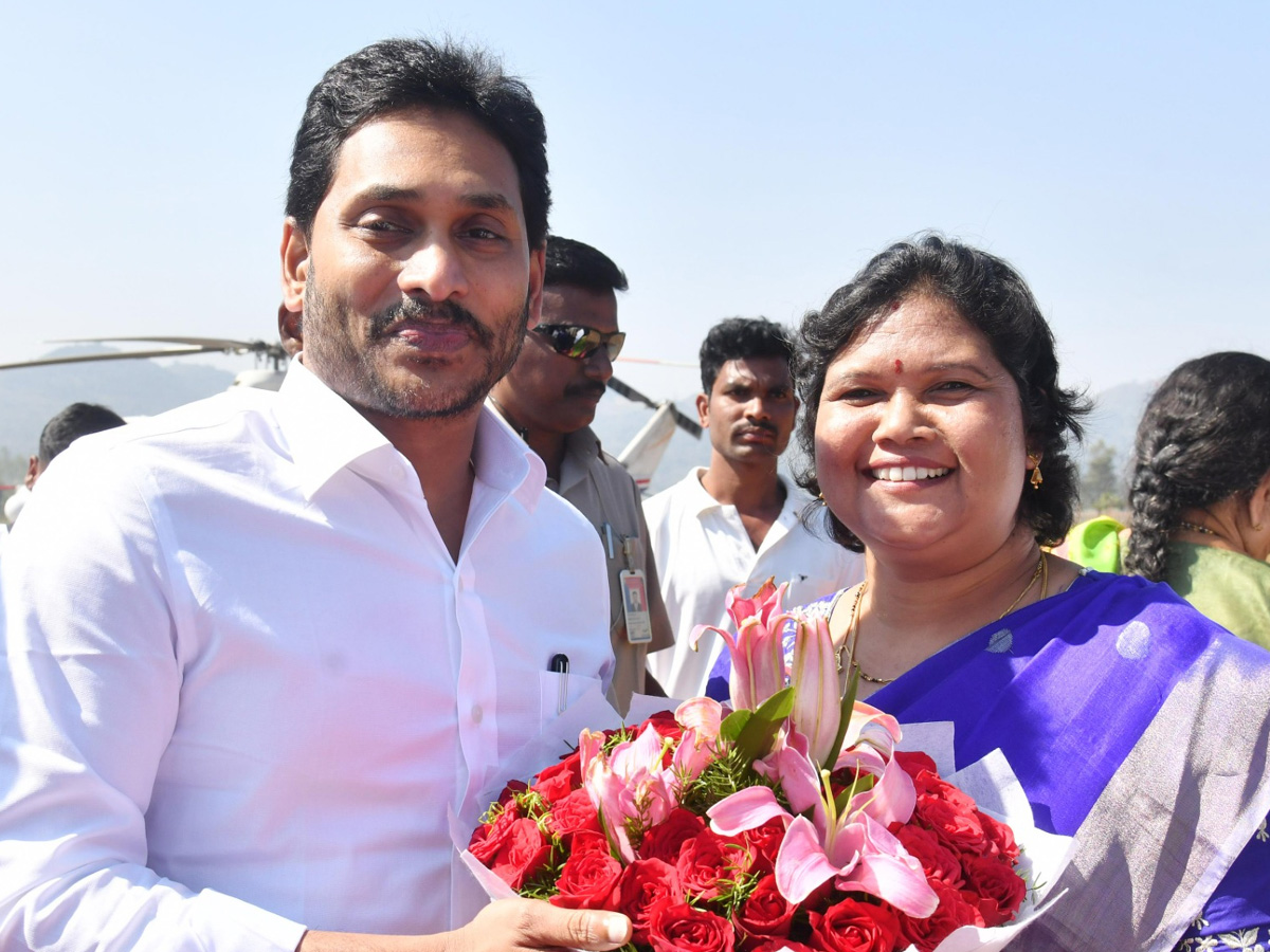 AP CM YS Jagan Distributes Free TABS to 8th class Students Photos - Sakshi33