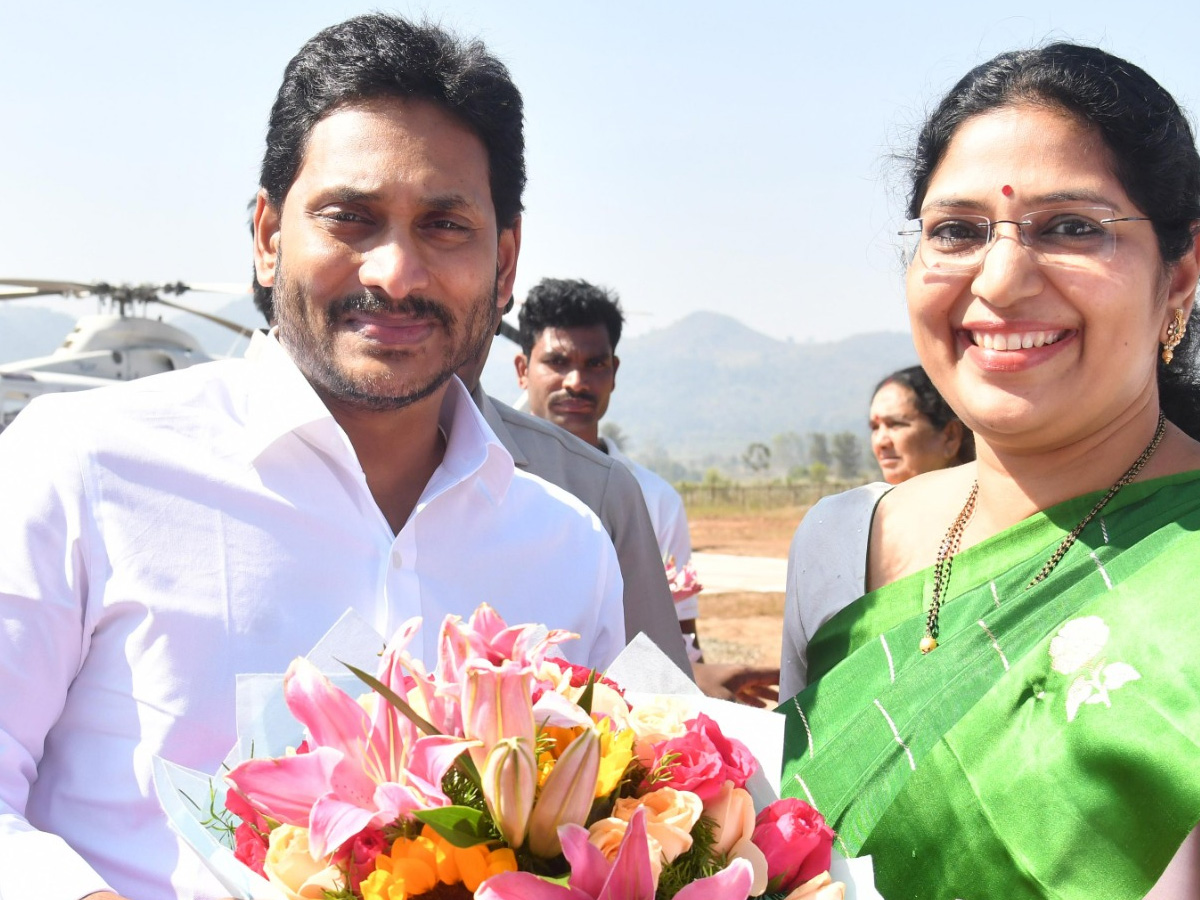 AP CM YS Jagan Distributes Free TABS to 8th class Students Photos - Sakshi34