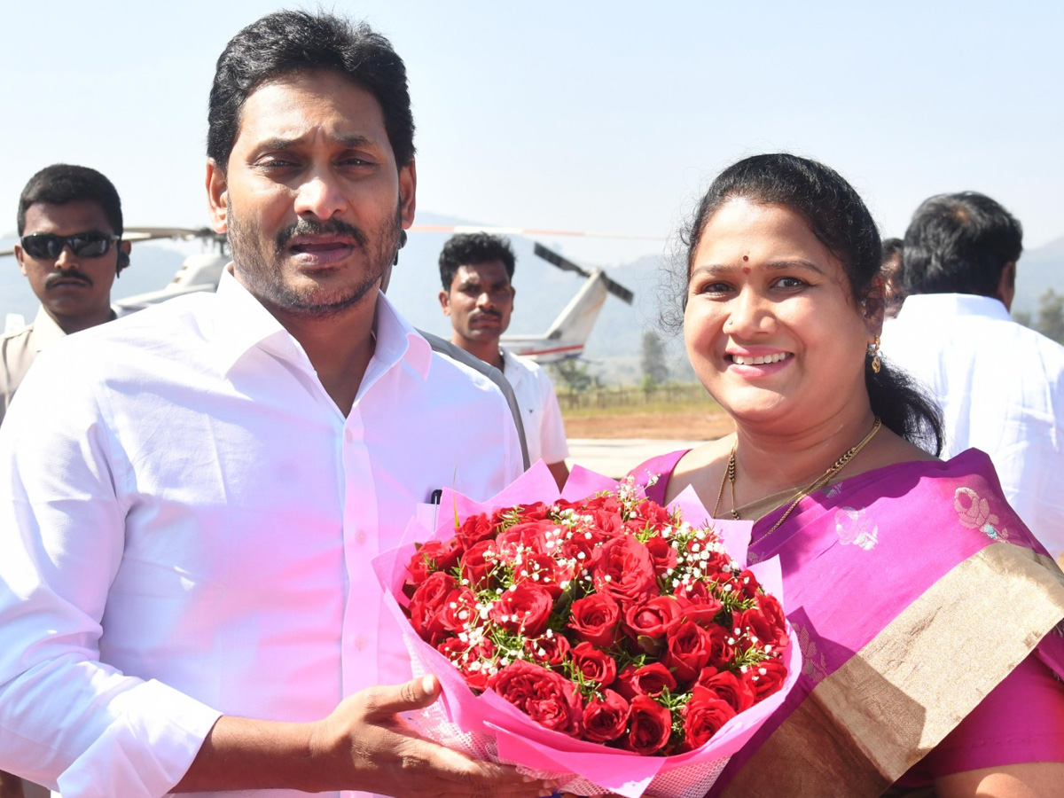 AP CM YS Jagan Distributes Free TABS to 8th class Students Photos - Sakshi36