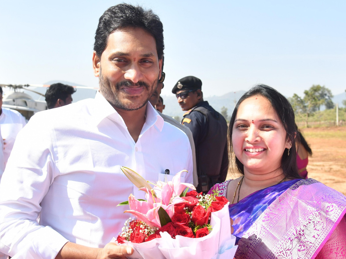 AP CM YS Jagan Distributes Free TABS to 8th class Students Photos - Sakshi37