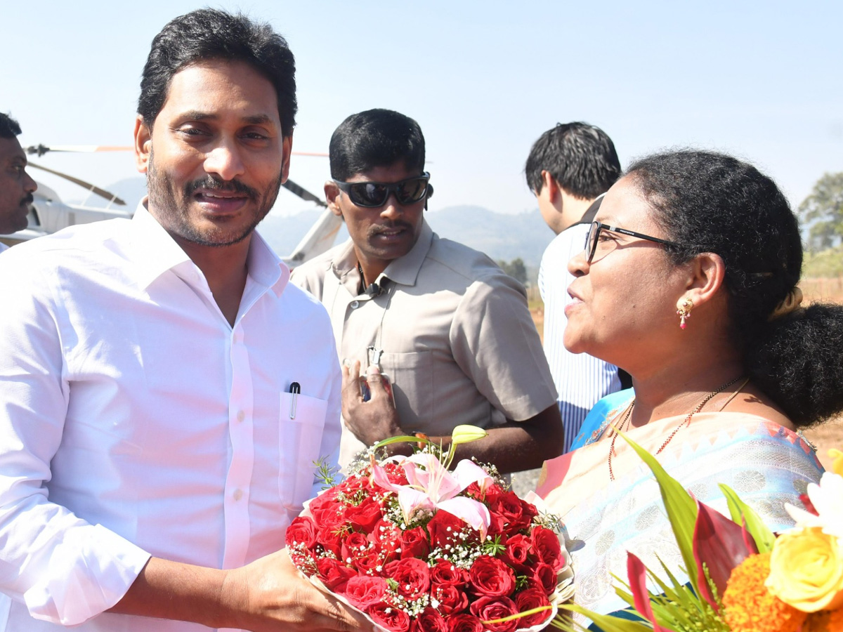 AP CM YS Jagan Distributes Free TABS to 8th class Students Photos - Sakshi42