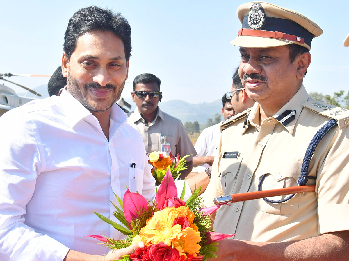 AP CM YS Jagan Distributes Free TABS to 8th class Students Photos - Sakshi44