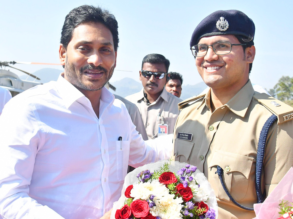 AP CM YS Jagan Distributes Free TABS to 8th class Students Photos - Sakshi46