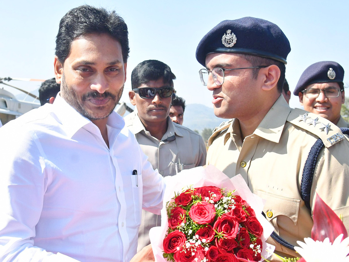 AP CM YS Jagan Distributes Free TABS to 8th class Students Photos - Sakshi47