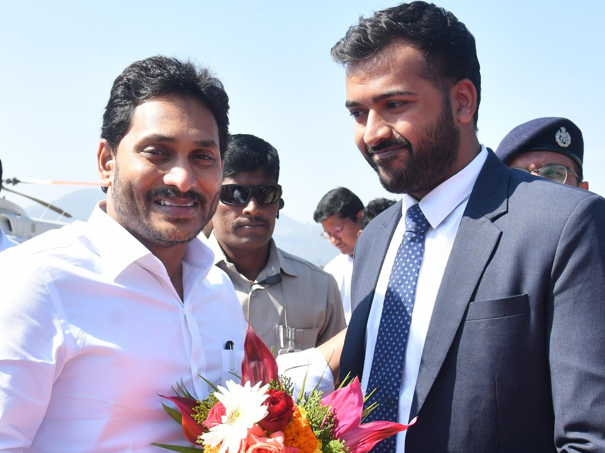 AP CM YS Jagan Distributes Free TABS to 8th class Students Photos - Sakshi48