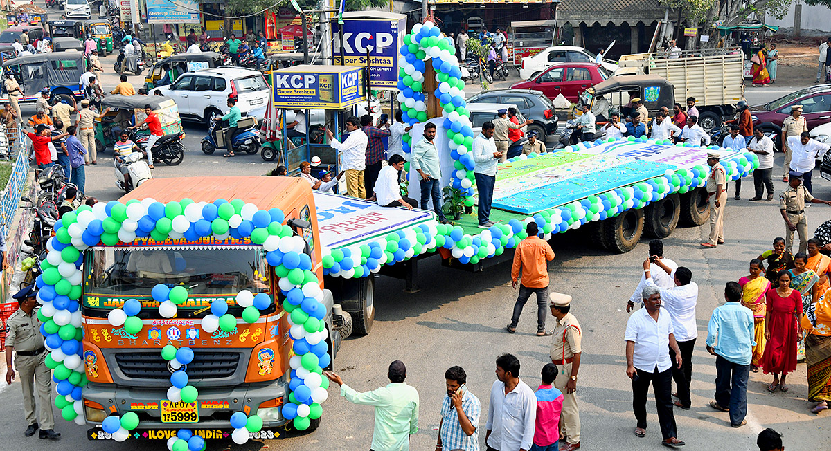 CM Jagan Birthday Celebrations 600 KG Huge Birthday Cake - Sakshi10