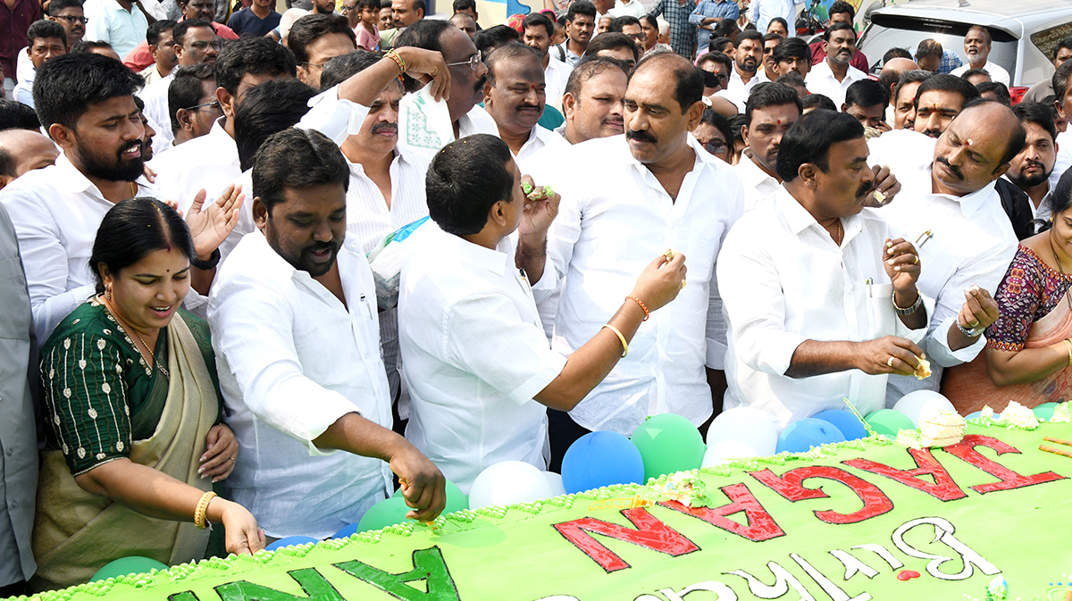 CM Jagan Birthday Celebrations 600 KG Huge Birthday Cake - Sakshi12