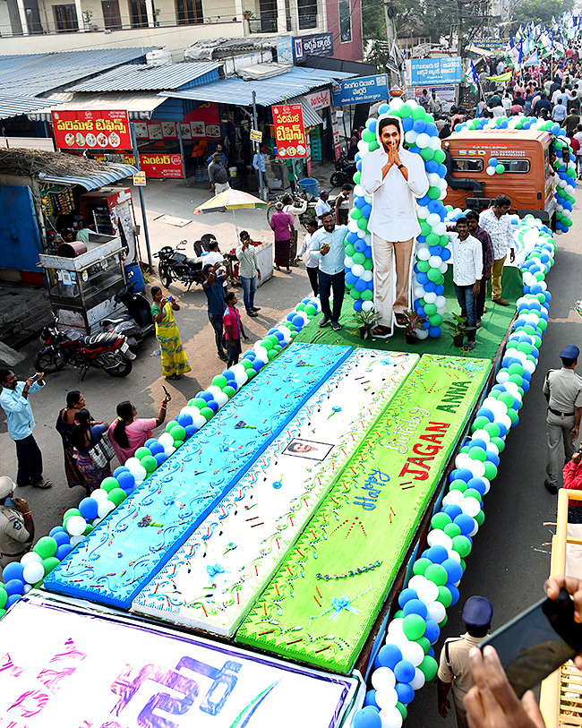 CM Jagan Birthday Celebrations 600 KG Huge Birthday Cake - Sakshi16