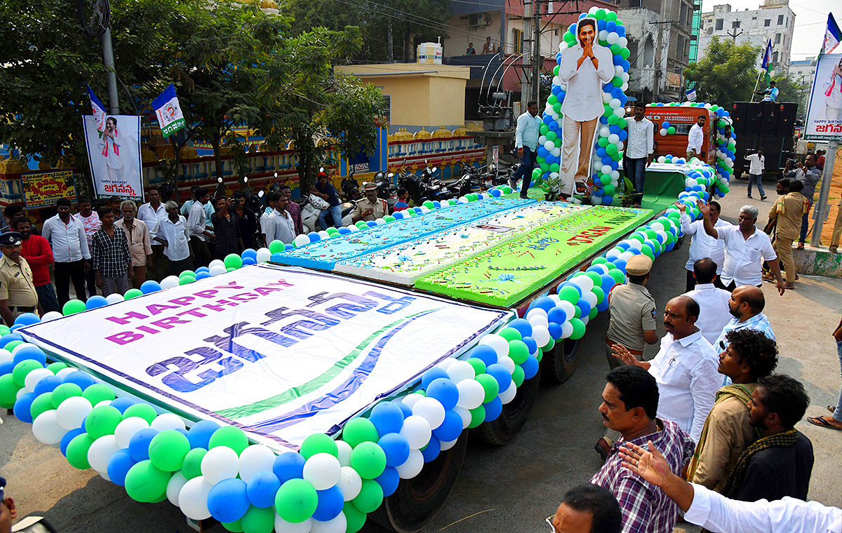 CM Jagan Birthday Celebrations 600 KG Huge Birthday Cake - Sakshi3