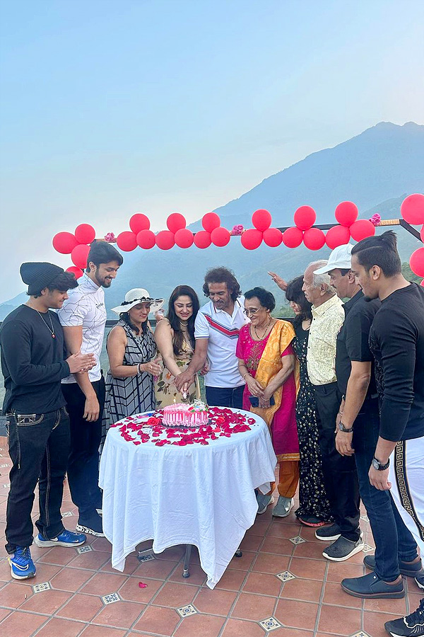 Kannada star hero Upendra wedding anniversary celebration Photos - Sakshi5