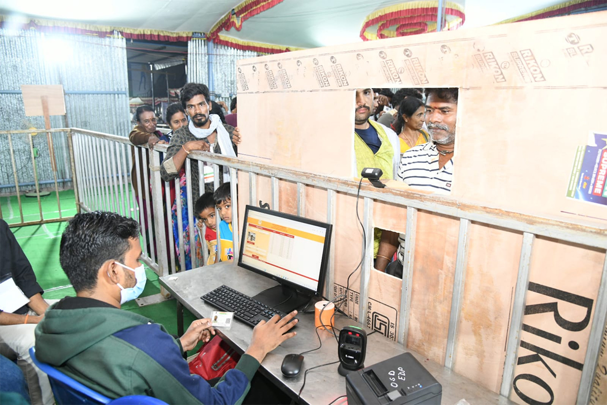 Tickets For Vaikunta Dwara Darshan At Tirumala Photos - Sakshi24