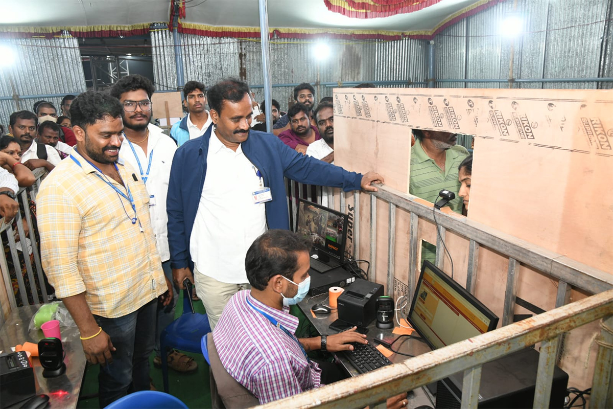 Tickets For Vaikunta Dwara Darshan At Tirumala Photos - Sakshi14