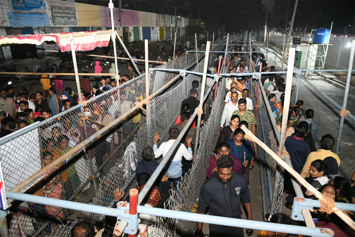 Tickets For Vaikunta Dwara Darshan At Tirumala Photos - Sakshi25