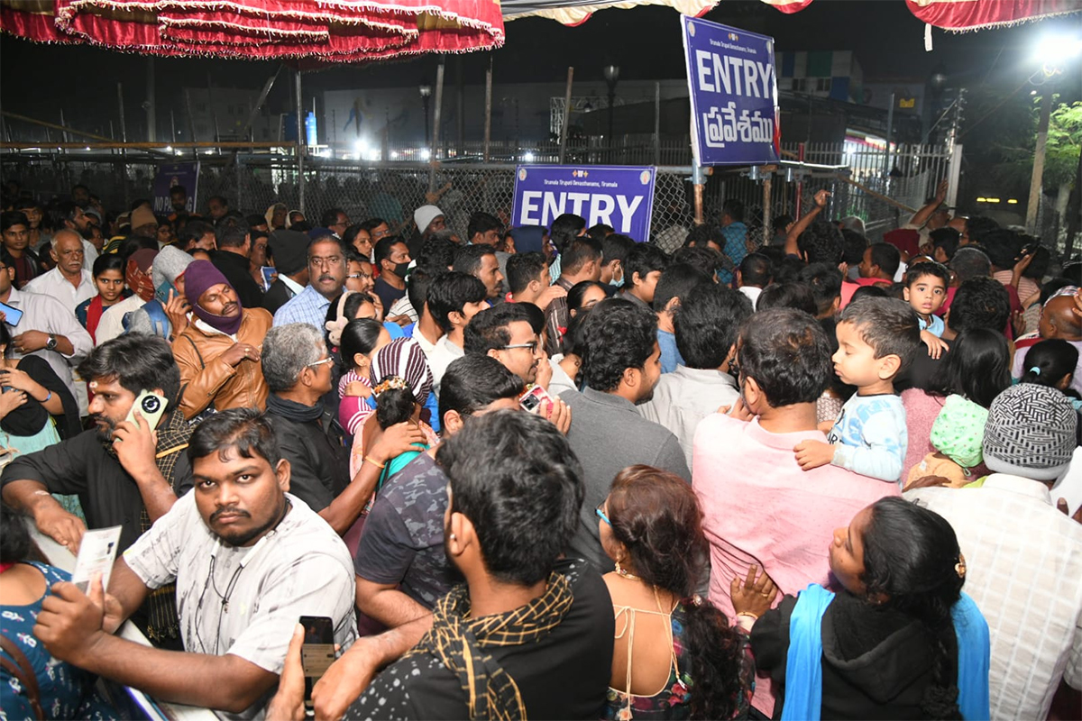 Tickets For Vaikunta Dwara Darshan At Tirumala Photos - Sakshi28