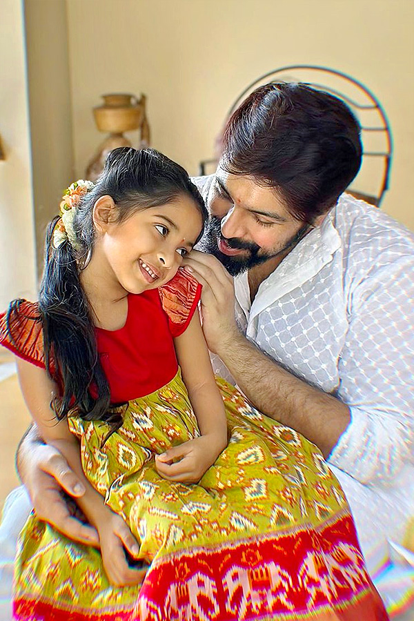 Actor Kalyaan Dhev Beautiful Moments with her Daughter Photos - Sakshi4