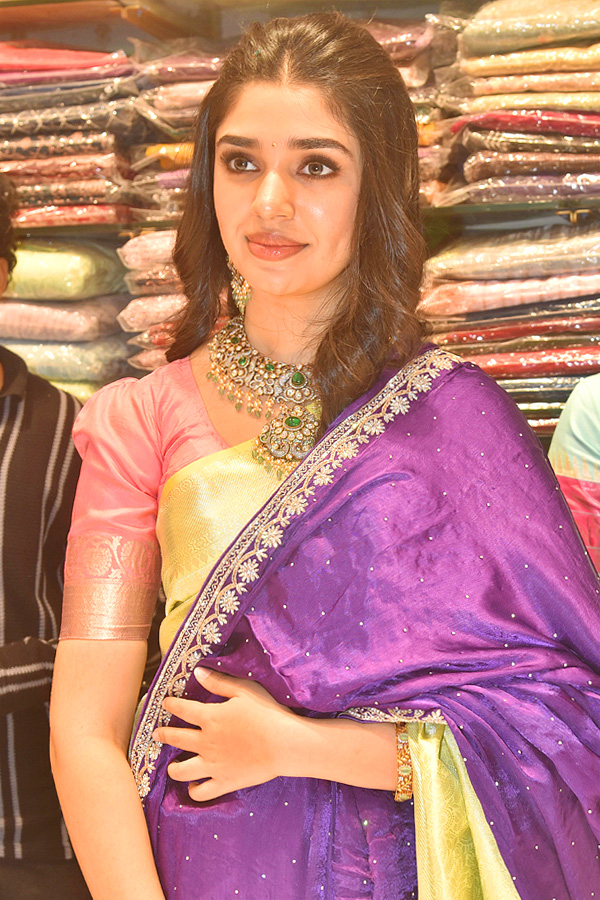 Actress Krithi Shetty Launched Dress Circle Shopping Mall at Nellore PHotos - Sakshi7