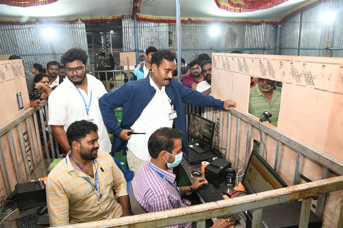 Tickets For Vaikunta Dwara Darshan At Tirumala Photos - Sakshi3