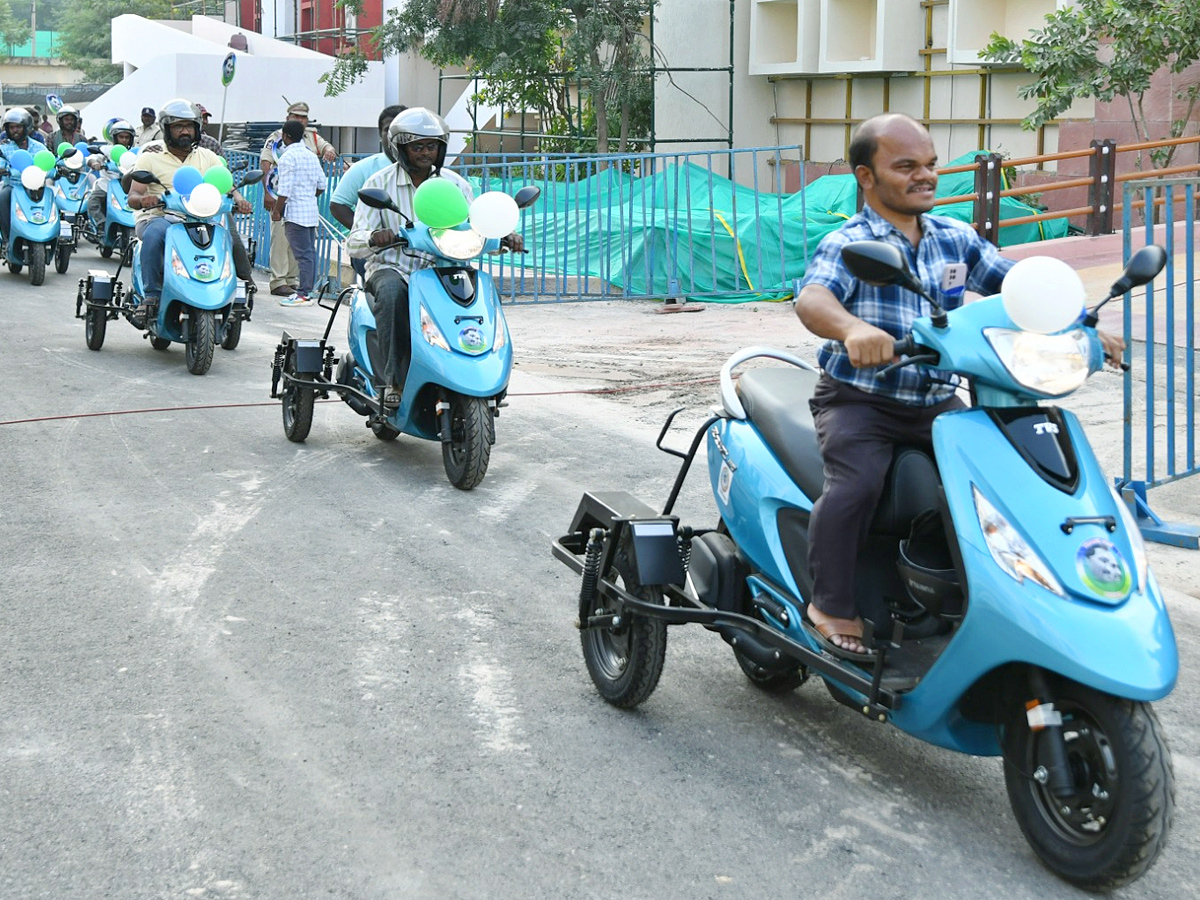 AP CM YS Jagan YSR Kadapa District Tour PHotos - Sakshi35