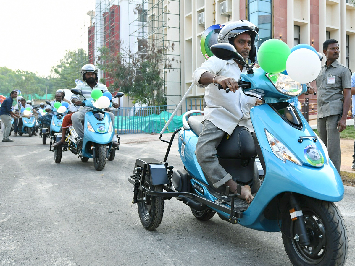 AP CM YS Jagan YSR Kadapa District Tour PHotos - Sakshi36