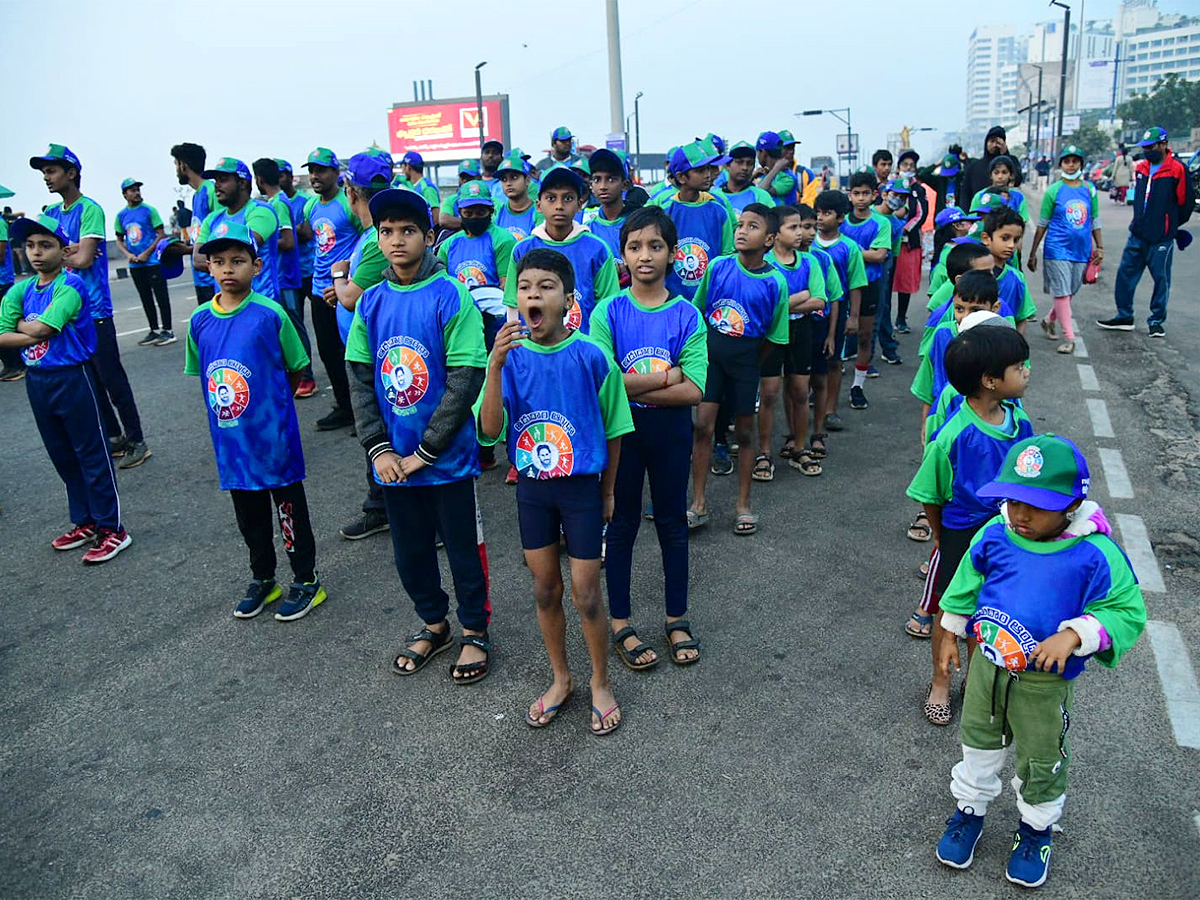 Adudam Andhra marathon run at visakhapatnam - Sakshi12