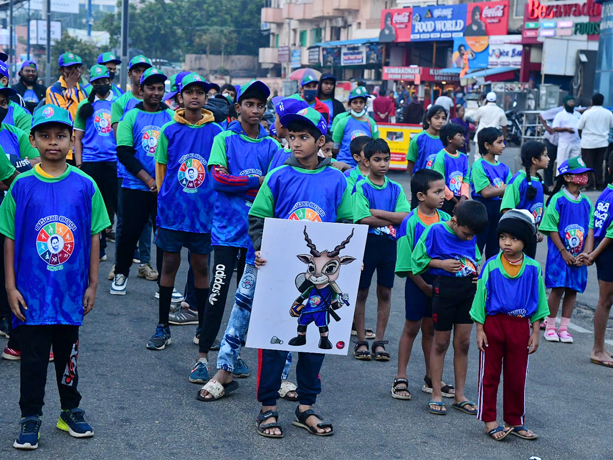 Adudam Andhra marathon run at visakhapatnam - Sakshi2