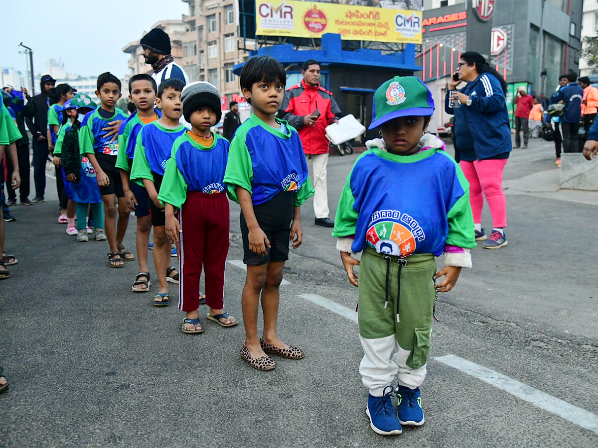 Adudam Andhra marathon run at visakhapatnam - Sakshi7